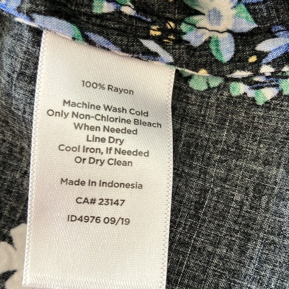 Talbots blouse black and floral with smocked wrists and shoulders EUC M - Picture 11 of 11